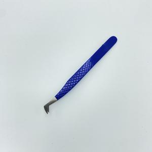 Pince à cils en acier inoxydable de précision à poignée diamantée au design personnalisé, couleur bleue russe pour la beauté - Product Image 5