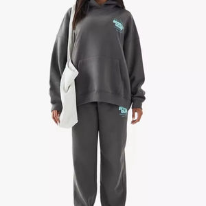 Ensemble de survêtements pull à capuche avec appliques surdimensionnées pour femmes personnalisé de haute qualité pour femmes survêtements décontractés sur mesure - Product Image 1