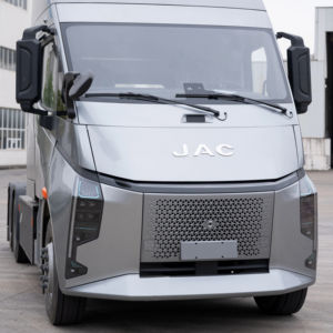 Camión Eléctrico JAC New Energy 6x4, Cabeza Tractora Eléctrica de 466kwh, Camión Eléctrico de Gran Capacidad JAC DeepWay - Product Image 1