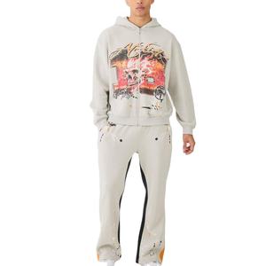 Conjunto de chándal personalizado con cremallera para hombre construido con tela transpirable y parche de marca para distribución en fábrica - Product Image 1