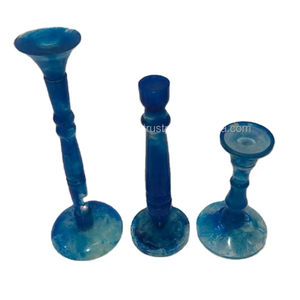 Ensemble de 2 bougeoirs en résine faits à la main, design agréable, support en résine pour la maison et la décoration de Noël, lot de 3 pièces - Product Image 1