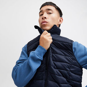 Chaqueta de invierno chaleco personalizado cálido ligero señoras sin mangas acolchado recortado chaleco con capucha diseño personalizado - Product Image 3