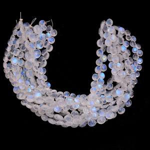 Pierre de lune arc-en-ciel AAA+ 4mm-6mm, forme de cœur lisse, pierre de lune naturelle rare à feu bleu, pierres semi-précieuses pour bijoux - Product Image 2