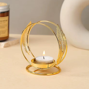 Bougeoir en métal moderne fait à la main pour la décoration intérieure élégante, parfait pour la chambre à coucher, la salle à manger et le bureau - Product Image 1