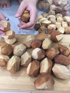 Vendita calda dei benefici psicologici ed emotivi di impegnarsi con rocce di legno Tumi Ishi