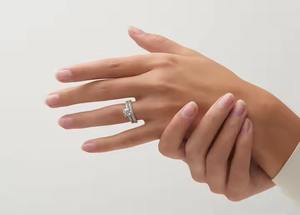 Bague de fiançailles solitaire Halo rond en or blanc 14 carats 1.00CT avec bague en diamant de laboratoire de coupe ronde pour cadeau d'anniversaire pour elle - Product Image 5