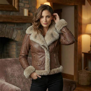 Veste en cuir de mouton pour femmes modernes avec finition haut de gamme, toucher doux, design respirant en tricot - Product Image 2