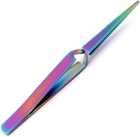 Pince à épiler Cross-Lock durable conçue avec des pointes émoussées incurvées avec de petites dents