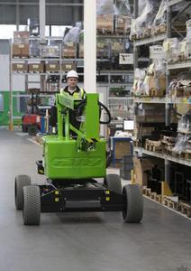 Nifty HR12L, Grúa Eléctrica EWP de 3.5 Toneladas, Incluye Remolque de Transporte, Bajo Peso, Nueva Condición, Transmisión Automática, Tipo de Combustible Diésel - Product Image 3