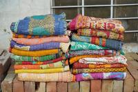 Couette Kantha vintage indienne vente en gros, couverture réversible faite à la main, couvre-lit, tissu en coton, imprimé biologique d'hiver bohémien