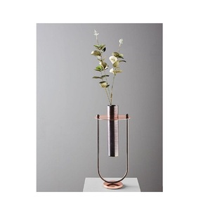 Bougeoir en métal de luxe Design classique Décoration d'intérieur Bougeoir pour salon et décoration de mariage - Product Image 1