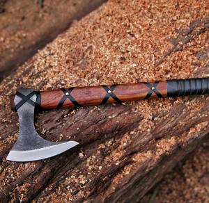 Hache viking artisanale de qualité industrielle en acier à haute teneur en carbone avec manche enveloppé de cuir pour le camping - Product Image 1