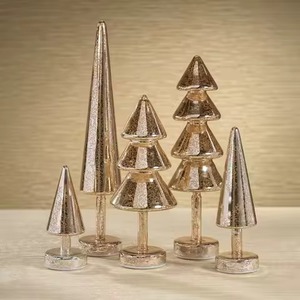 Sapin de Noël en métal sur table, fait à la main, parfait pour offrir en cadeau et pour un style de décoration de maison moderne pour les fêtes - Product Image 4
