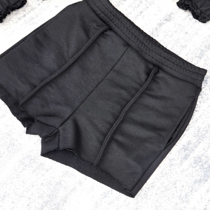 เสื้อครอปสองชิ้นสำหรับผู้หญิงกางเกงวอร์มใส่วิ่งพร้อมฮู้ดดี้แบบแพทช์ตกแต่งแบบถักกางเกงขาสั้นผ้าโพลีเอสเตอร์ - Product Image 4