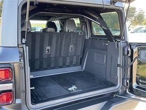 ใหม่ ฟอร์ด บรอนโก พวงมาลัยซ้าย ภายในสีเข้ม เบาะหนัง รถซีดาน ปี 2022 เครื่องยนต์ 6 สูบ เกียร์กึ่งอัตโนมัติ - Product Image 3