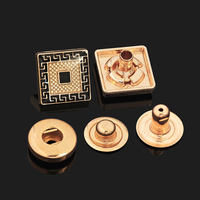 Boutons-pression carrés en métal personnalisés KUNSHUO pour chemises, abayas et thobes - Alliage de zinc écologique avec logo gravé