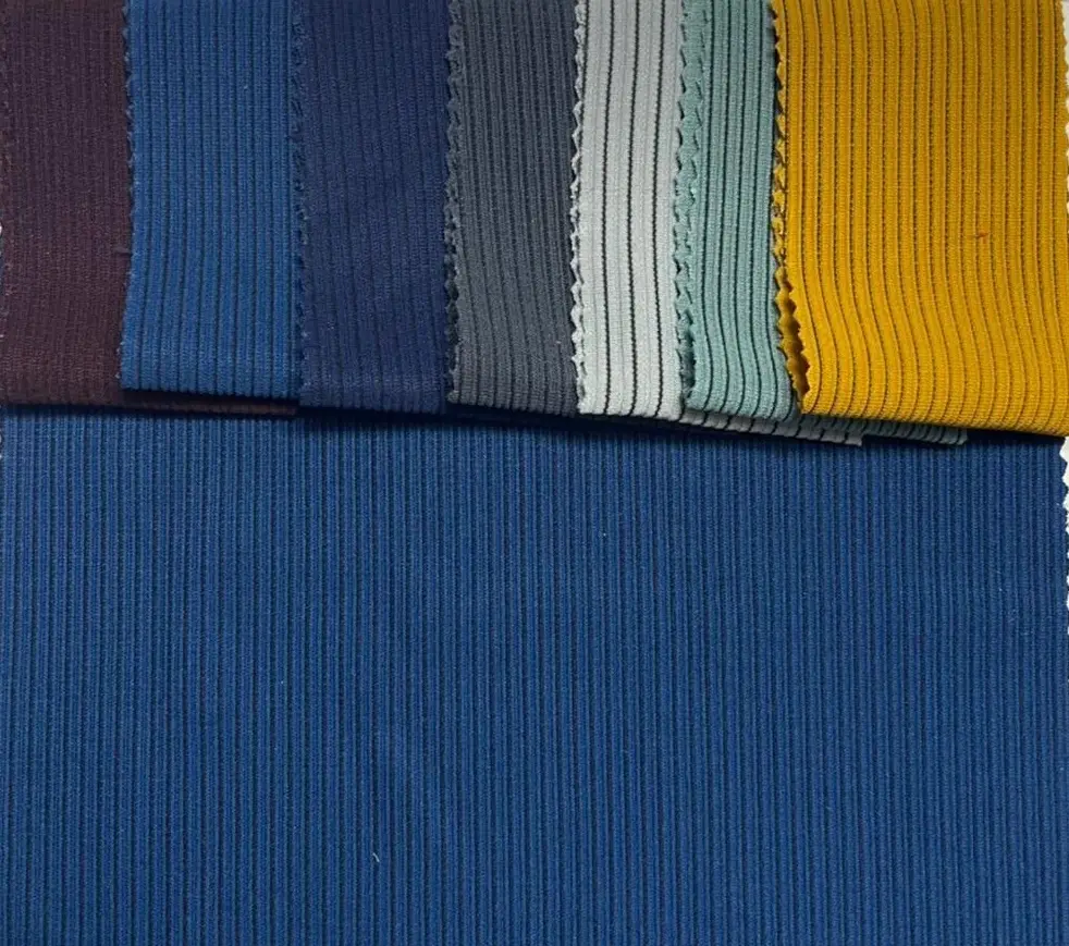 Il tessuto a maglia del cordone del paraurti è un tipo di tessuto a maglia per l'uso regolare di Topwear della maglietta della maglietta