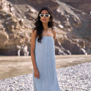 Vestido MIDI con hombros descubiertos TRITURADO a mano azul cielo texturizado Tejido ecológico con cremallera lateral superior elástica Detalle de dobladillo de lechuga - Product Image 1