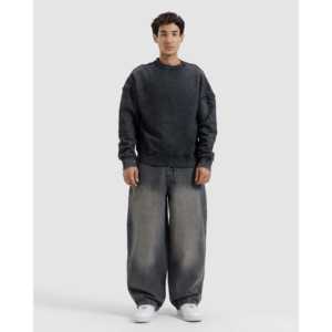 Sweat-shirt tricoté coupe ample avec finition anti-boulochage, détails bruts, style délavé - Product Image 5