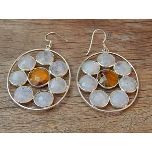 925เงินสเตอร์ลิงสีรุ้งมูนสโตนและต่างหูตาเสือสีขาวกลมเป็นของขวัญที่ทันสมัยสำหรับผู้หญิง - Product Image 2