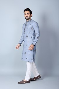 Ensemble Kurta en soie Chanderi solide de style 'Salman' élégant pour les fêtes et les festivals - Product Image 3