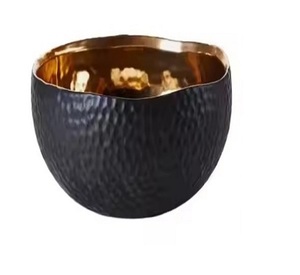 Bol décoratif design en métal avec revêtement en poudre de couleur noire et ustensiles de cuisine de table - Product Image 4