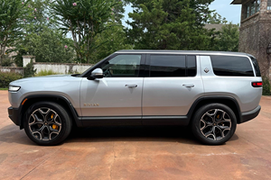Rivian R1S Adventure Edition 2024 d'occasion en parfait état, conduite à gauche, sièges en cuir, caméra arrière - Product Image 5
