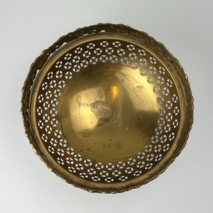 ชามผลไม้ทองเหลืองมีฐานส่วนขององุ่นและเถาวัลย์ไม้ Design1970s หรูหราขนาดกลางศตวรรษที่บ้านในฟาร์มของขวัญจากไร่สไตล์โบฮีเมียน - Product Image 3