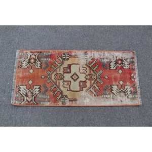 Tapis de 1,2 x 2,5 pieds, tapis turc vintage, tapis en laine rouge - Product Image 2