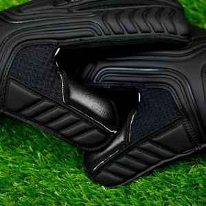 Guantes de portero de fútbol profesional al por mayor material de goma de contacto alemán de silicona de látex suave personalizado de alta calidad al aire libre - Product Image 2