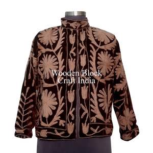 Chaqueta Corta de Invierno de Algodón y Terciopelo con Bordado Suzani Hecho a Mano para Mujer, Talla Única de Moda con Decoración de Botones para Otoño - Product Image 1