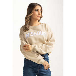 Sudadera de punto corta de seda mezclada de alta calidad para mujer con capucha y detalles bordados, conjunto de sudadera y pantalón de chándal para mujer - Product Image 4