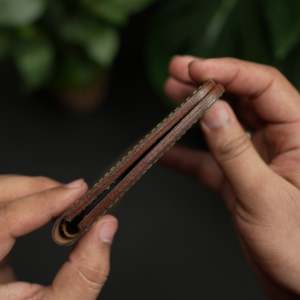 กระเป๋าสตางค์แบบพับได้รุ่นคลาสสิค No.55-V2 สีเขียวมะกอกเข้ม - Product Image 6