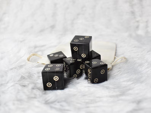 ชุดลูกเต๋าสี่เหลี่ยมทำจากเขาควายขัดเงา ธรรมชาติ พรีเมียม เป็นมิตรกับสิ่งแวดล้อม ผลิตด้วยมือโดย Saniya Handicraft - Product Image 5