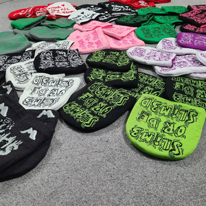 Bonnet en tricot de coton/spandex unisexe pour voyageur, style urbain, lettres, couleurs personnalisées pour le ski et les activités de plein air - Product Image 2