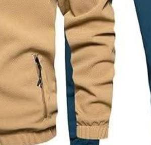 Chaqueta Ligera de Invierno para Hombre, Estilo Letterman, con Cuello Alto y Logotipo Frontal Personalizable, Diseño Transpirable 100% Algodón - Product Image 5