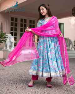 Vestido de Anarkali de fantasía de trabajo estampado Chanderi suave de último diseñador por Fab Zone - Product Image 4