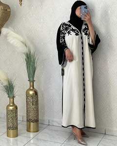 Abaya de satén de lujo personalizada al por mayor para mujer, vestido islámico turco pequeño con mangas con volantes, abaya estilo Dubái para musulmanes - Product Image 1