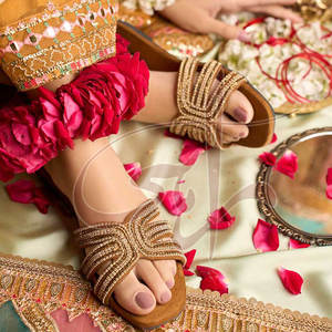 Nueva Llegada, Sandalias Antideslizantes para Mujer Más Vendidas, Suela de Cuero Genuino Hecha a Mano, Forro de Terciopelo, Hecho en Pakistán - Product Image 3