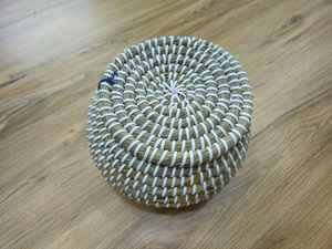 Boîte de rangement de bureau rectangulaire en rotin tressé à la main 100 % naturel et écologique pour petits objets, organiseur de bracelets et chaussettes - Product Image 6