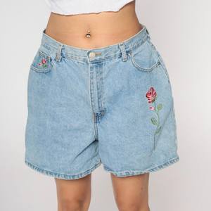 Pantalones cortos vaqueros de talla S vintage Pantalones vaqueros para otras manualidades Pantalones cortos - Product Image 1