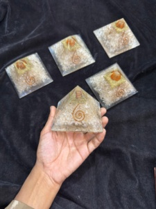Pirámide de Orgón de Cuarzo Transparente Natural, Generador de Energía de Cristal con Bobina de Cobre para Reiki, Meditación, Sanación de Chakras y Feng Shui - Product Image 1