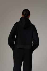 Haute demande personnalisé noir femmes recadrée fermeture éclair à capuche anti-rides et respirant sweats à capuche pour femme entraînement sweat à capuche zippé - Product Image 2