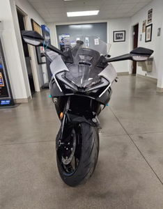 Prêt à expédier la moto 675SS 2025 - Product Image 2