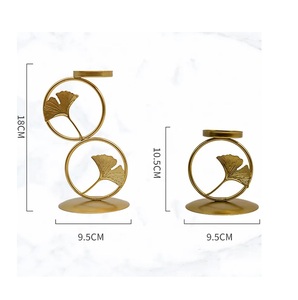 เชิงเทียนโลหะสีทองโบราณพร้อมแก้วหรูหรา - Product Image 2