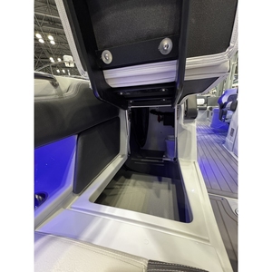 Lancha de Carreras Crownline 290XSS 2026 Nueva con Motor Fuera de Borda de 10 Cilindros, Capacidad para 6 Personas, para Uso en Lagos y Ríos - Product Image 5