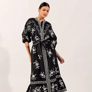 เดรสผ้าฝ้ายลายดิจิทัลสไตล์ยูเครนสำหรับผู้หญิงเดรสผ้าฝ้ายปักลายพู่ดีไซน์หรูหราและทันสมัย - Product Image 1