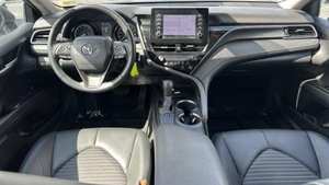 2023 Toyota Camry SE automatique FWD intérieur foncé sièges en cuir caméra arrière galerie de toit en alliage R17 pneus Turbo moteur électrique - Product Image 2