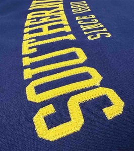 Southern University A & M College Sudadera con capucha de cuello redondo de algodón 100% para mujer Logotipo bordado en 3D para las estaciones de otoño e invierno - Product Image 3