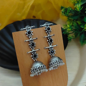 Directo del proveedor indio, superventas, alta calidad, AASHNA, pendientes de tuerca elegantes tradicionales, patrón geométrico de alto grado - Product Image 1